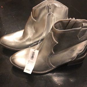 Brand new size 4 big girls silver cow boy boots.